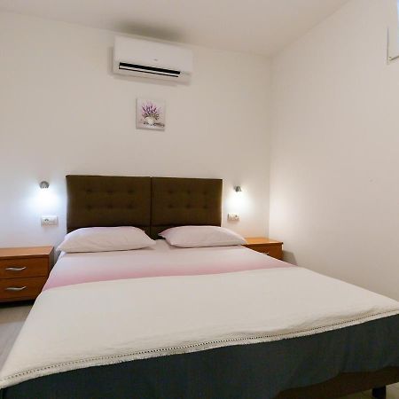 Amoroso Apartment 200M From Sea Porec Bagian luar foto