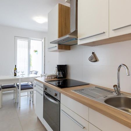 Amoroso Apartment 200M From Sea Porec Bagian luar foto