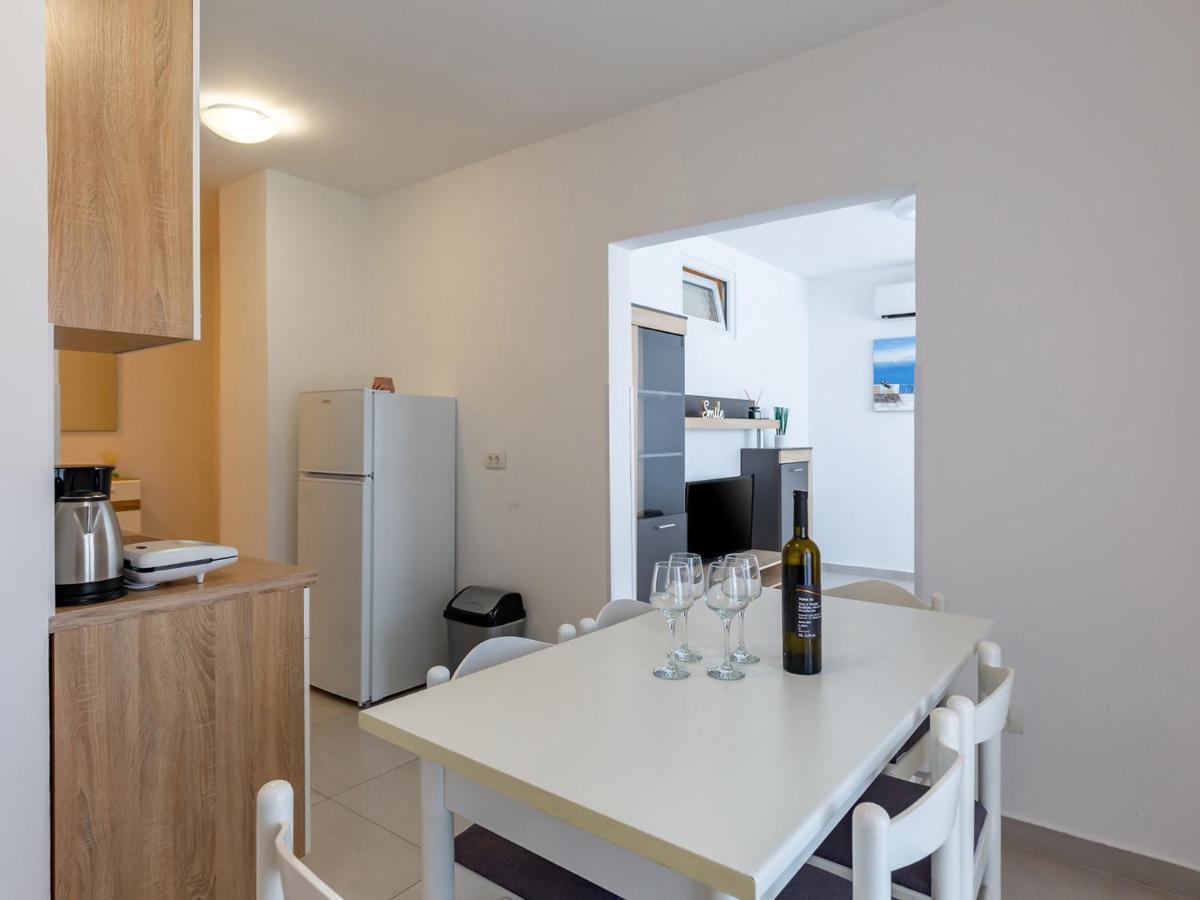 Amoroso Apartment 200M From Sea Porec Bagian luar foto