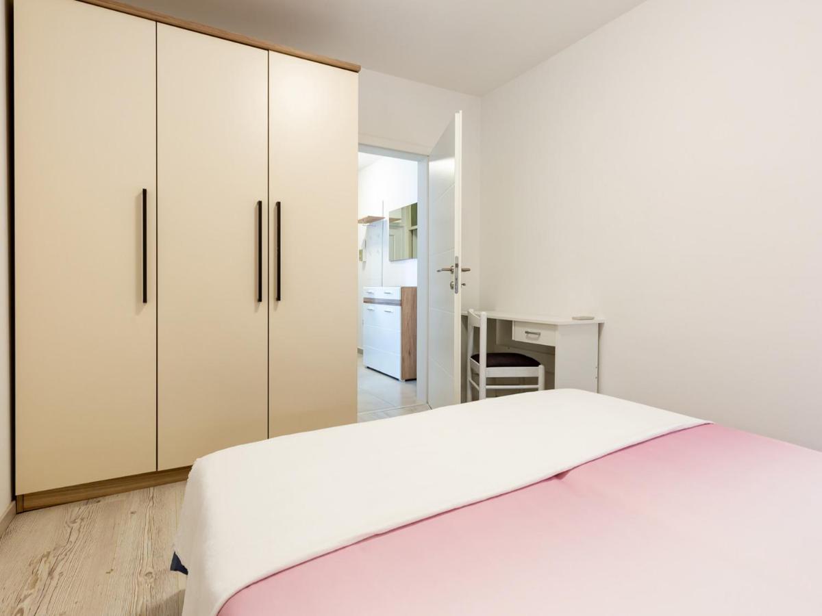 Amoroso Apartment 200M From Sea Porec Bagian luar foto