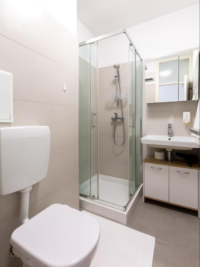 Amoroso Apartment 200M From Sea Porec Bagian luar foto