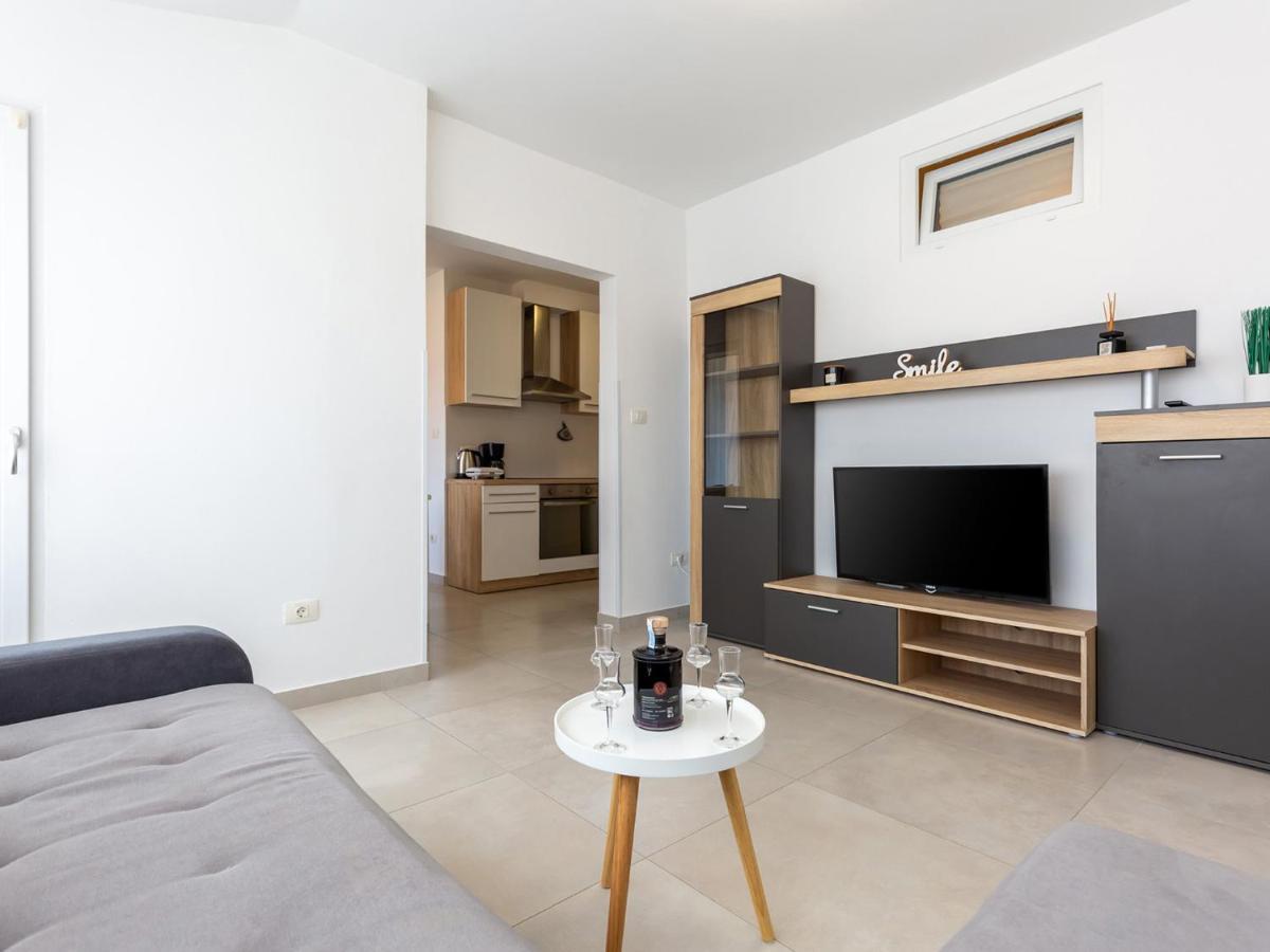 Amoroso Apartment 200M From Sea Porec Bagian luar foto