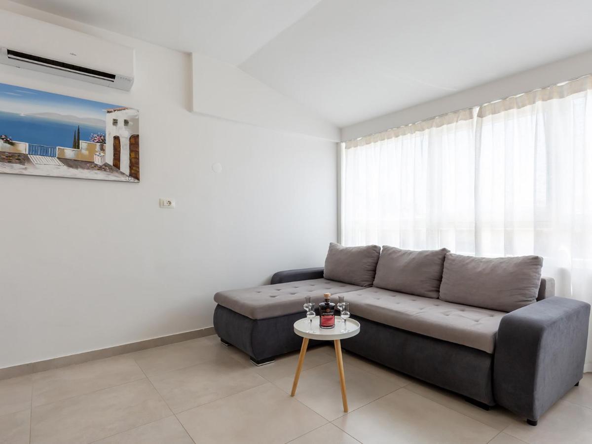 Amoroso Apartment 200M From Sea Porec Bagian luar foto